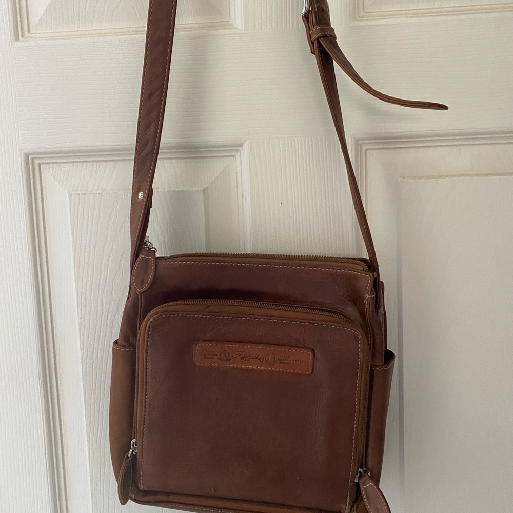 Leather Fossil shoulder bag.